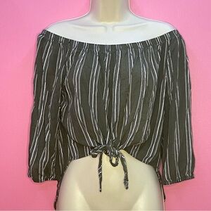 NWOT Cropped Off-Shoulder Tie Up Blouse - Large (Green)